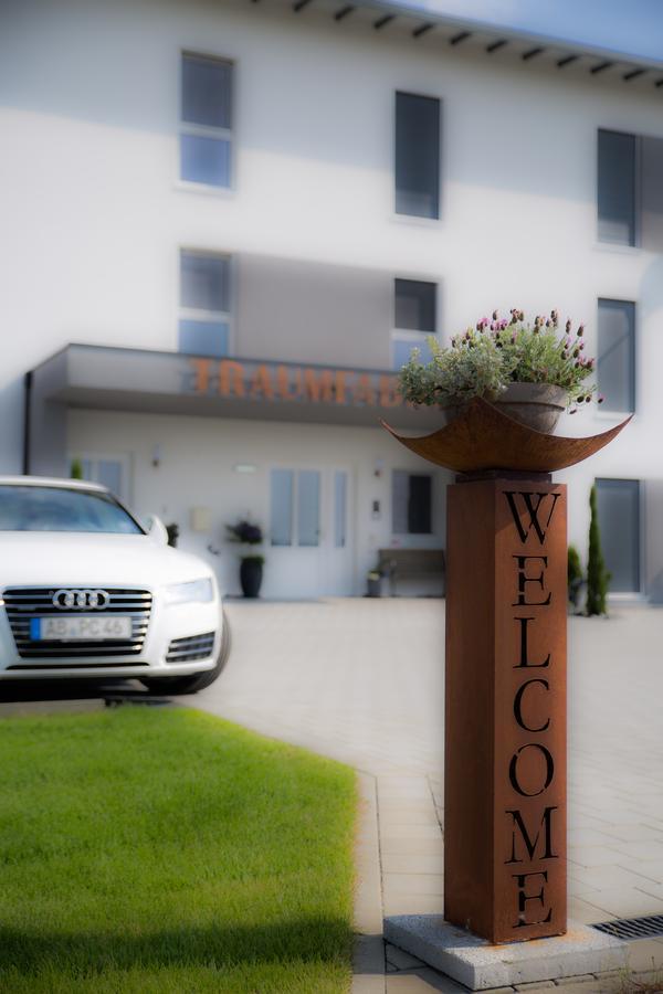 Hotel Traumfabrik Büttelborn Esterno foto