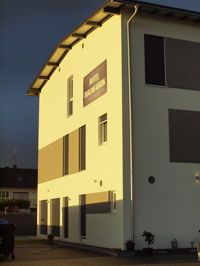 Hotel Traumfabrik Büttelborn Esterno foto