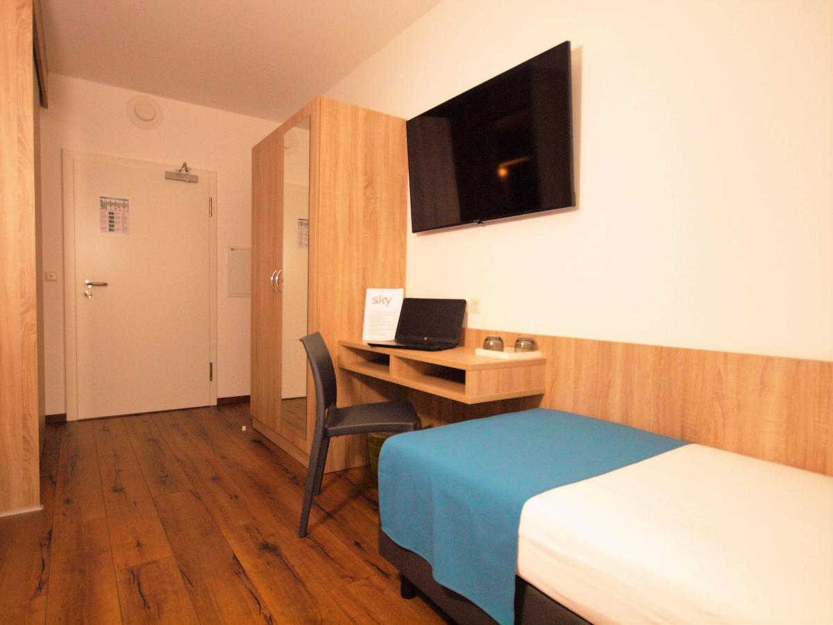 Hotel Traumfabrik Büttelborn Esterno foto